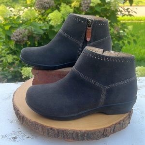 LAST CHANCE Spenco Kern Valley boot, suede charcoal gray booties, size 6